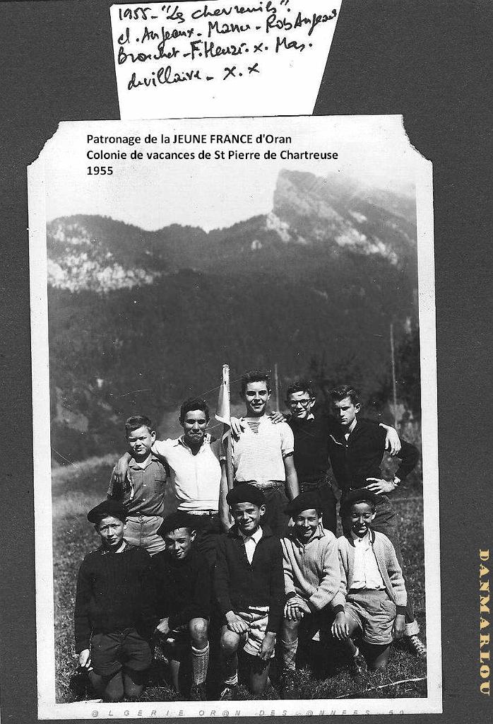 COLO JEUNE FRANCE 1955, equipe des Chevreuils, colo du Ru.jpg